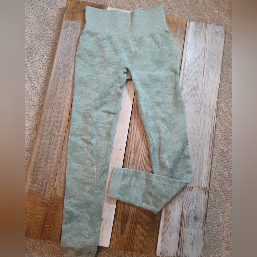 Gymshark Adapt Light Green Camo Leggings Workout Activewear Pants Size XS